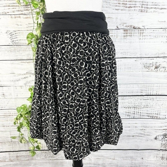 Cabi Skirt size Small Black White Mesh Bubble Hem Full Knee Stretch Modest Slim - Picture 1 of 13